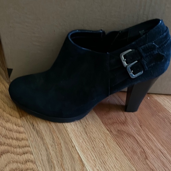 Black suede booties size 9 like new condition - Picture 1 of 1